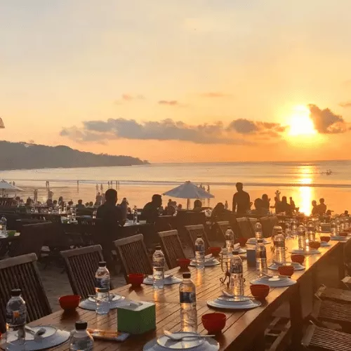 family-dinner-with-seafood-in-jimbaran-beach