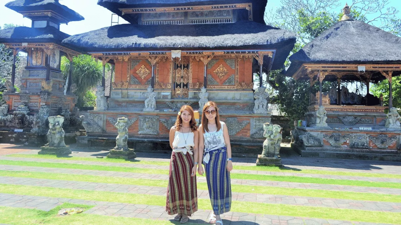 tanah-lot-temple-dress-code