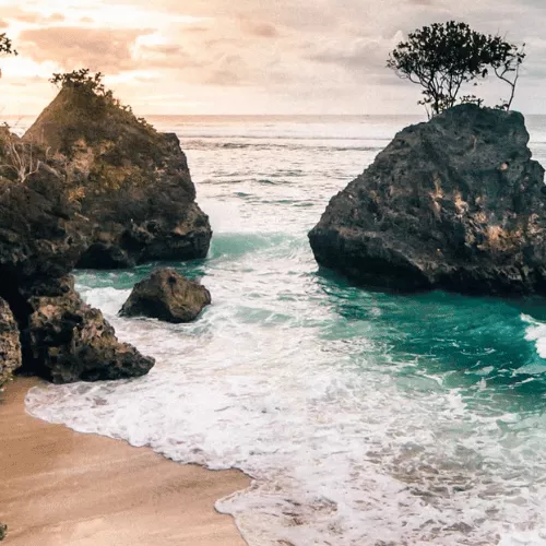 uluwatu-beaches-hidden-gems-and-surf-breaks