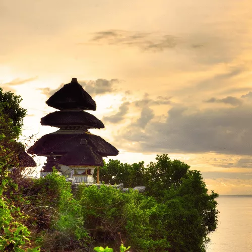 uluwatu-temple-cliffside-views-and-kecak-dance