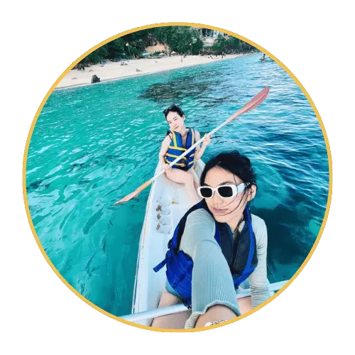 kayaking-along-the-coastline