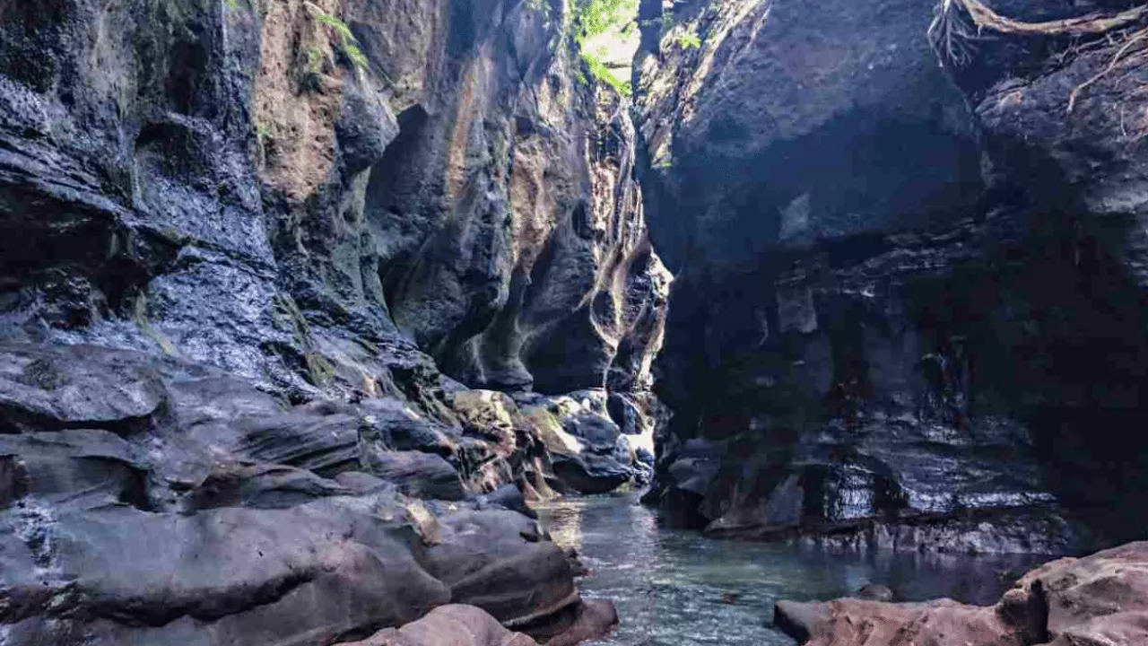 where-is-hidden-canyon-beji-guwang-located