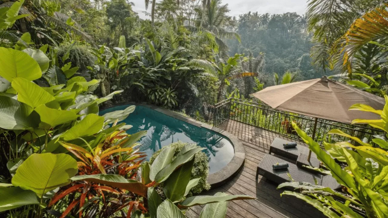 where-to-stay-when-visiting-hidden-canyon-beji-guwang